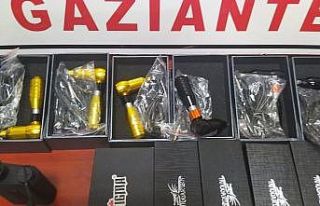 Havalimanında lazer menzil bulucu yakalandı