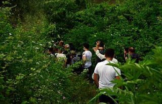 Hayvanlara yem vermek isteyen genç, Sakarya Nehri’nde...