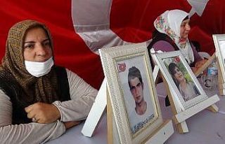 HDP önündeki ailelerin evlat nöbeti kararlılıkla...