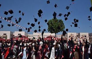 Hemşirelik Bölümü öğrencilerinin mezuniyet heyecanı