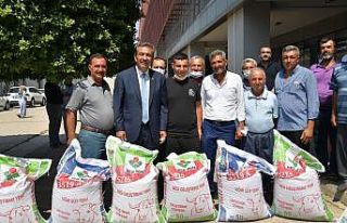 Hibe yemler besiciye dağıtıldı