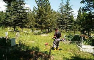 Hisarcık’ta mezarlık temizliği