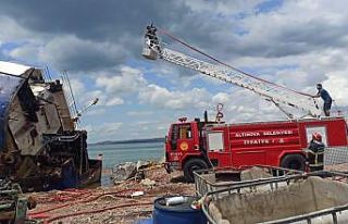 Hurda gemide yangın çıktı