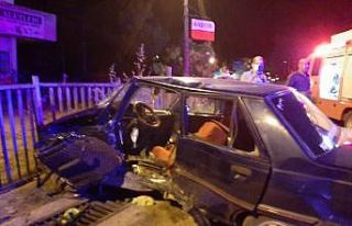 İki otomobil çarpıştı: 3 yaralı