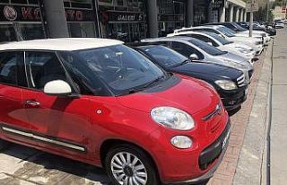 İkinci el otomobil pazarları sessizliğe büründü