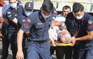 İkiye bölünen traktörden yaralı kurtuldu