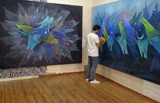 İlhamını voleybol filesinden aldı, resimlerini...