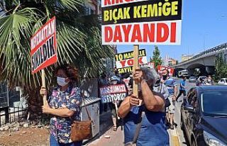 İmar planları iptal edilen mahalleliden siyah çelenkli...