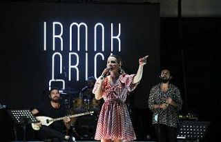 İnegöl, Irmak Arıcı konseriyle yaza merhaba dedi
