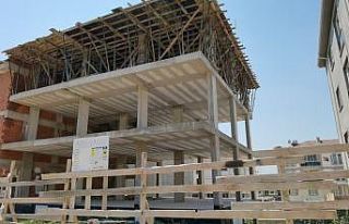 İnşaatın 3. katından düşen genç işçi ağır...