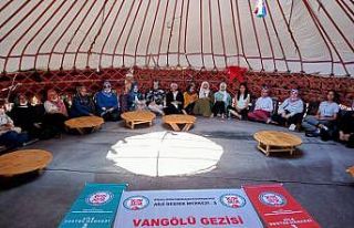 İpekyolu ADEM kursiyerleri Van Gölü çevresini...