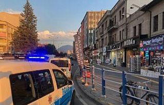 İşlek caddede şüpheli çanta alarmı