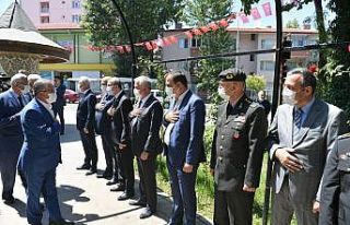 Isparta Valisi Seymenoğlu’ndan bayramlaşmada aşı...