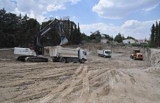 Isparta’da eğitim binası için hafriyat çalışması...