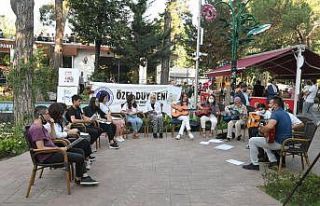 Isparta’da işitme engelli gençlerden konser