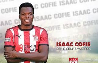 Issac Cofie 2 yıl daha Sivasspor’da