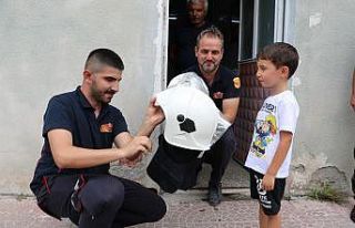 İtfaiyeciler 4,5 yaşındaki Batuhan’ın hayali...