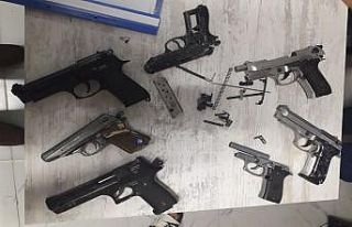 İzmir merkezli silah ticareti operasyonunda yeni...