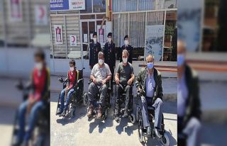 Jandarmadan 14 engelliye akülü araç