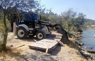 Kaçak iskelelerin yıkımına başlandı