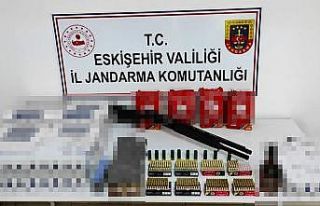 Kaçak sigara satılan lastikçiye operasyon düzenlendi