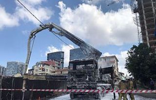Kadıköy’de beton pompası alev alev yandı