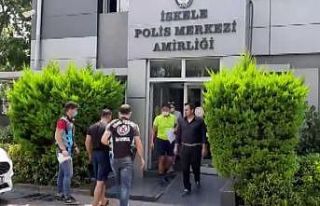 Kadıköy’de boş arsada değnekçilik yapan şahıs...