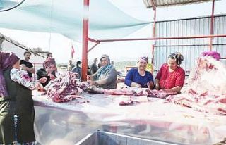 Kadın kasaplar erkeklere taş çıkarttı