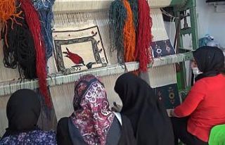 Kadınlar devlet destekli kursta hem meslek öğreniyor...