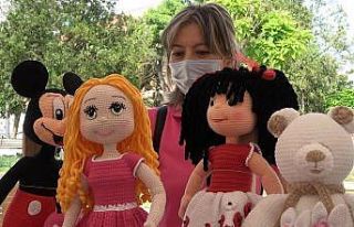 Kadınlar örgü oyuncaklarla ev ekonomisine katkı...