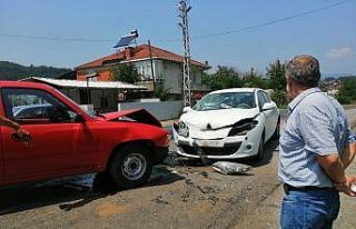 Kafa kafaya çarpıştılar: 4 yaralı