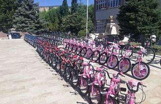 Kale’de 100 öğrenci bayramı sürprizle karşıladı