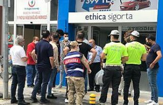 Kamyonet aniden yola fırlayan bisikletli çocuğa...