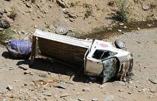 Kamyonet şarampole devrildi: 1 yaralı