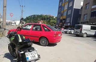 Kamyonete çarpan motosiklet sürücüsü yaralandı