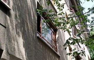 Kanser hastası eşini kravatla boğduktan sonra intihar...