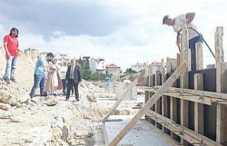 Kapalı pazar yeri inşaatı hızla devam ediyor