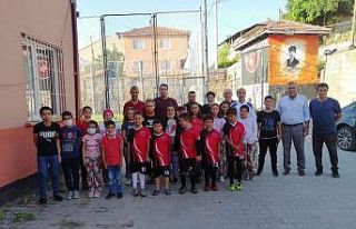 Karaköyspor ile ilçe kurum amirlerinin futbol karşılaşmasında...