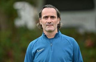 Karşıyaka, Cüneyt Biçer ile anlaştı