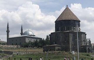 Kars’ta tarihi mekanlar ziyaretçi akınına uğruyor
