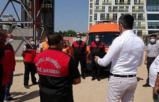 Kartal Belediyesi Sivil Savunma Ekipleri yangınla...