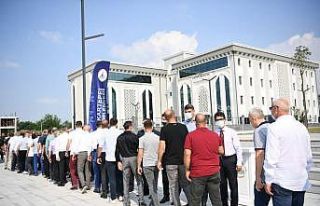 Kartepeliler kent meydanında bayramlaştı
