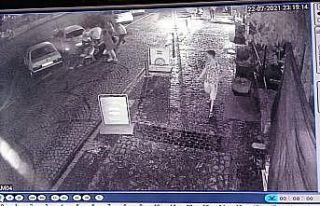 Kavgayı ayırmaya çalışan kişi silahla vuruldu