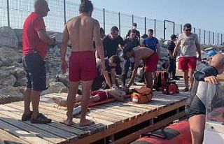 Kayalıklardan denize atlayış yapan genç hayatını...