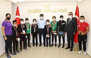Kaymakam Duruk sporcuları kabul etti