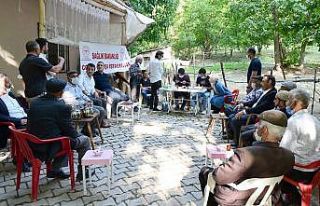 Kaymakam ve belediye başkanı halkın gözü önünde...