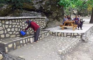 Kaynak suyu çevresi mesire alanına dönüştürüldü