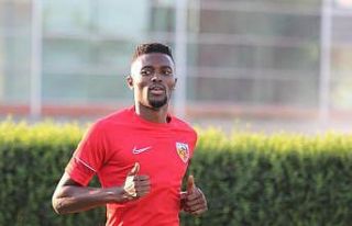 Kayserispor Mensah ile ilgili kararını verdi
