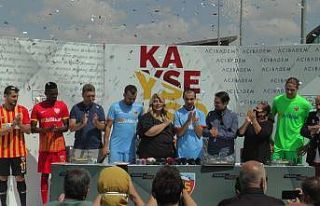 Kayserispor, otizm renkleri ve Selçuklu motifleri...