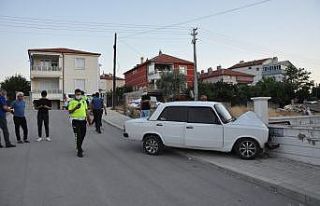 Kaza sonrası şoka giren sürücü "Ben mi kaza...